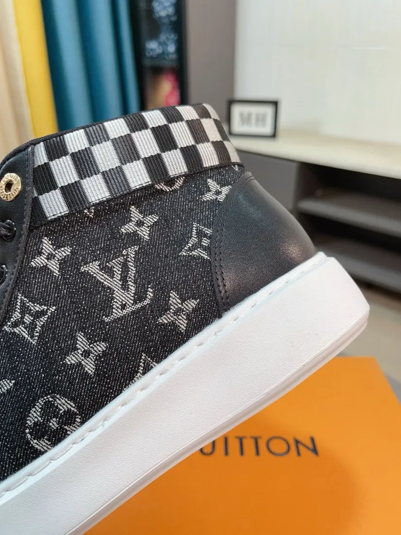 Men's shoes 💰440🌹🌹【LOUIS VUITTON】Same style on Louis Vuitton* official website🚹Men's high-top casual shoes❤️Same style as popular celebrities and big names ~ Best-selling at home and abroad Lv focuses on the checkerboard series...Imported first-layer cowhide with special fabrics➕Full sheep leather lining➕Brand-specific hollow outsole💎Produced by OEM The highest version🔍🔍Number of codes: 38-44,